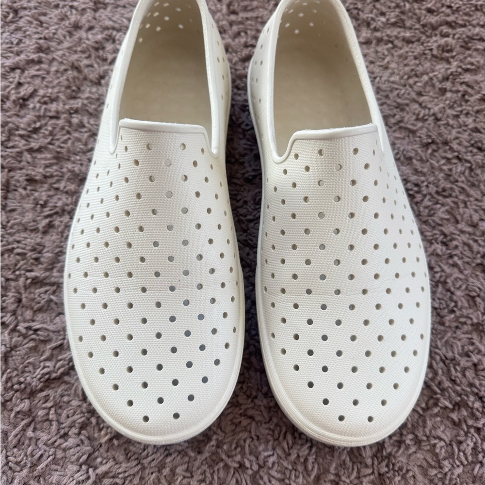 Bitis White Slip On Platform Shoes Sneakers Water Friendly Size 41 9 9.5 10 - Picture 2 of 6